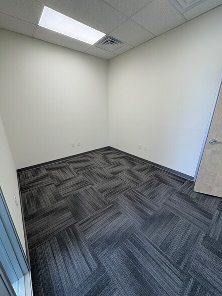 More Photos Of 1385 Pama Ln, Las Vegas Warehouse For Lease