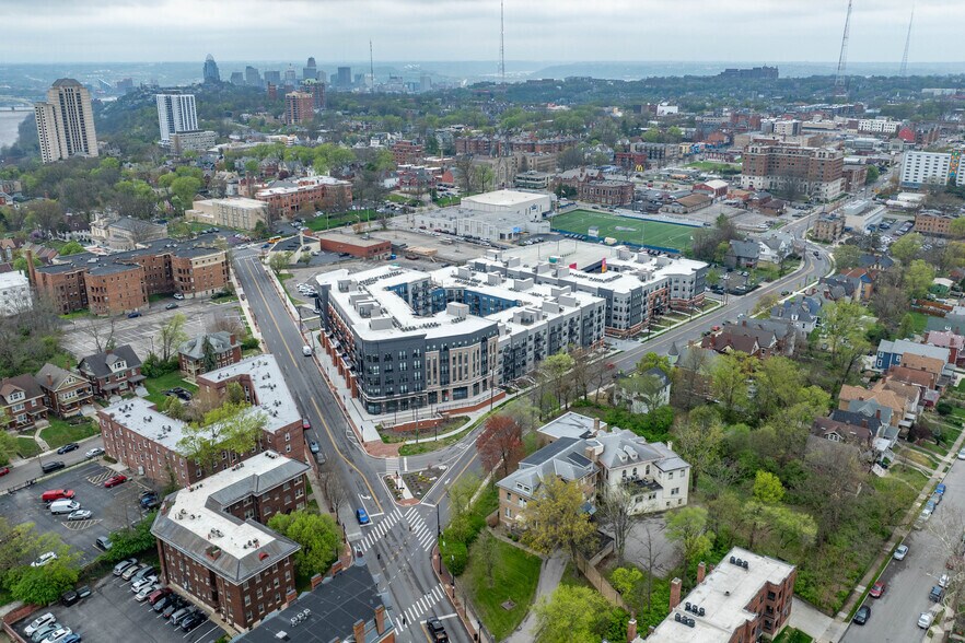 More Photos Of 2533 Woodburn Ave, Cincinnati Apartments For Lease