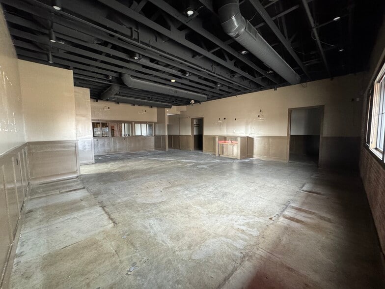 More Photos Of 1610 S Kellogg Ave, Ames General Retail For Sale