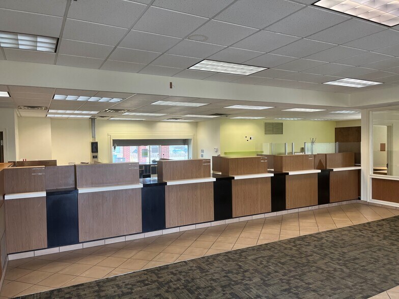 Primary Photo Of 28538 Oregon Rd, Perrysburg Bank For Lease