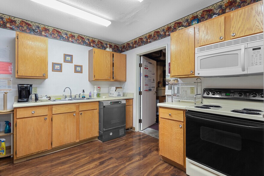 More Photos Of 2365 Tech Dr, Bettendorf Apartments For Sale