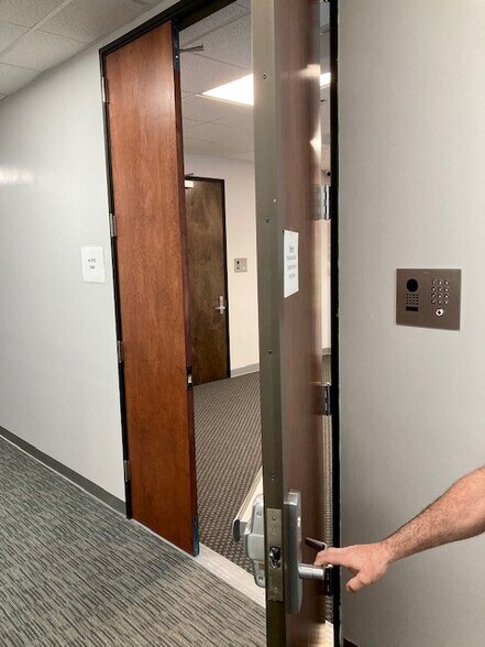 More Photos Of 4811 Airport Plaza Dr, Long Beach Office For Lease