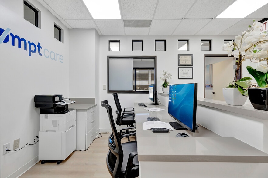 More Photos Of 18800 Delaware St, Huntington Beach Medical For Lease