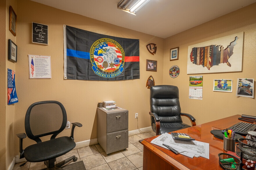 More Photos Of 909 Marcella St, Houston Warehouse For Sale