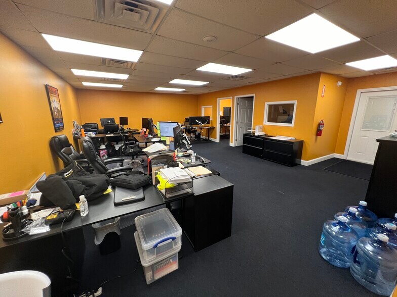 More Photos Of 5208 St Paul St, Tampa Industrial For Sale