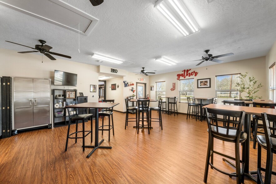 More Photos Of 101 Silverdale Dr, Conroe Freestanding For Sale