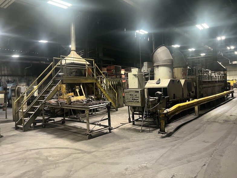 More Photos Of 400 S Gray St, Albany Manufacturing For Sale