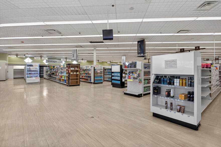 More Photos Of 5627-5699 Chestnut St, Philadelphia Drugstore For Lease