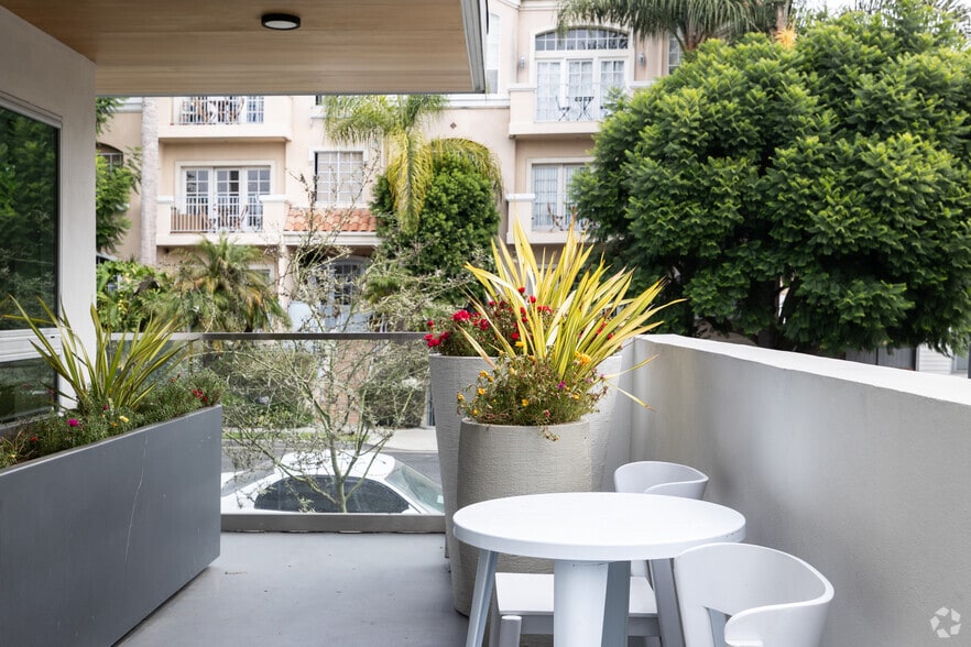 More Photos Of 1743 Butler Ave, Los Angeles Apartments For Sale