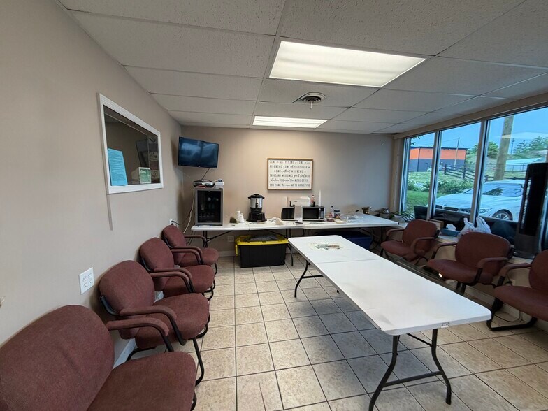 More Photos Of 205 S Armstrong Rd, Rogersville Loft Creative Space For Sale