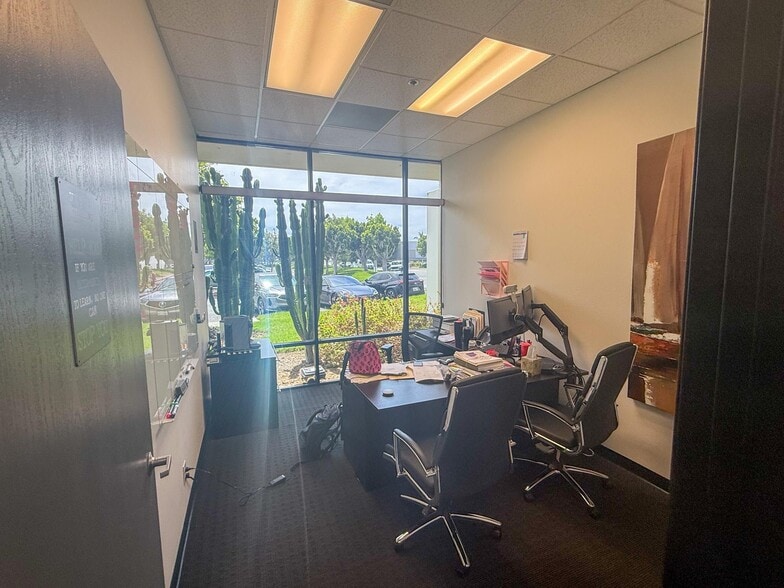 More Photos Of 995 Park Center Dr, Vista Research And Development For Sale