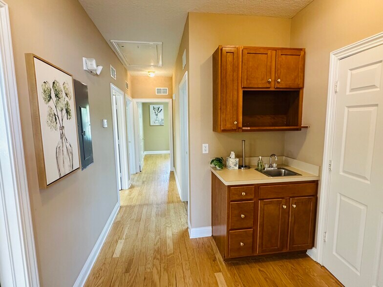 More Photos Of 6817 Southpoint Pky, Jacksonville Office For Sale