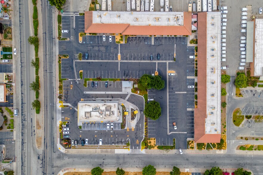 More Photos Of 191 San Felipe Rd, Hollister Unknown For Lease