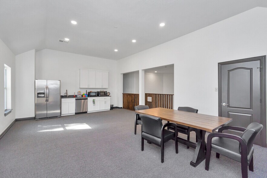 More Photos Of 8125 N Sam Houston Pky W, Houston Medical For Sale