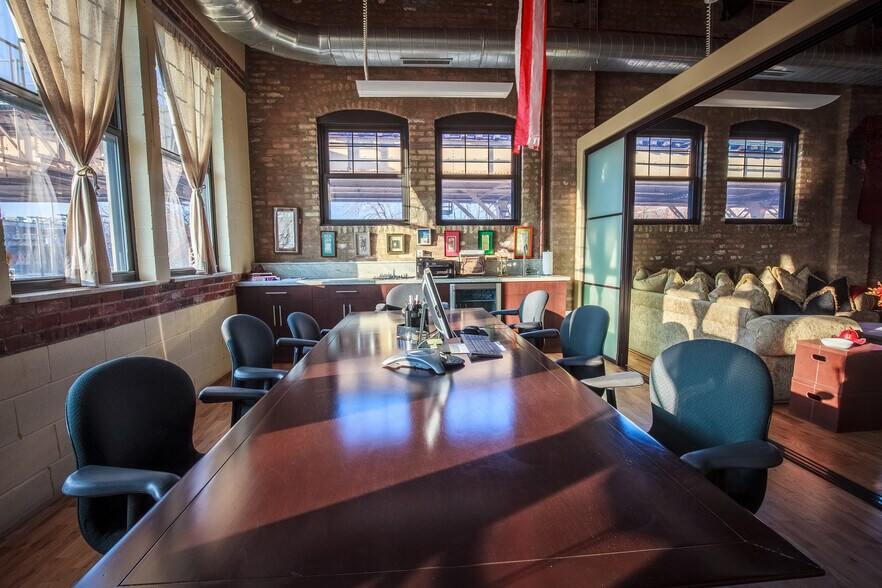 More Photos Of 4007 S Wabash Ave, Chicago Office For Sale