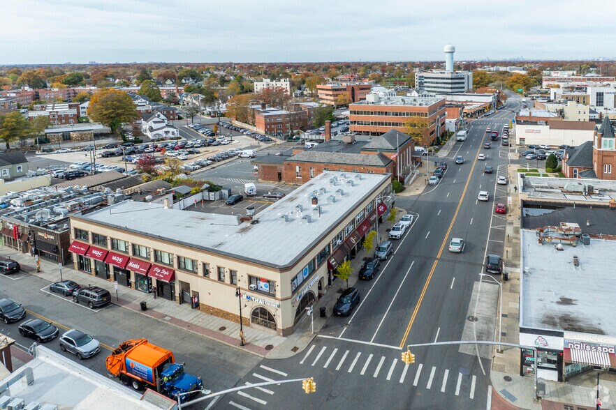 More Photos Of 266-274 Merrick Rd, Rockville Centre Storefront Retail Residential For Lease