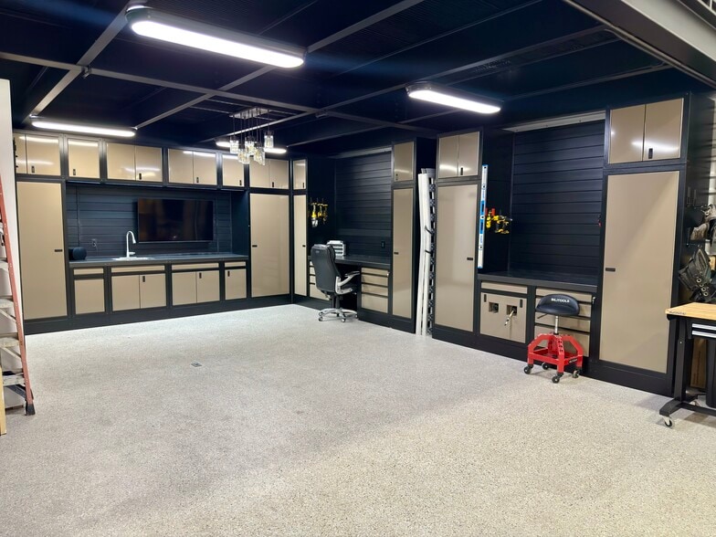 More Photos Of 7800 E Greenway RD. Unit A105, Scottsdale Warehouse For Sale