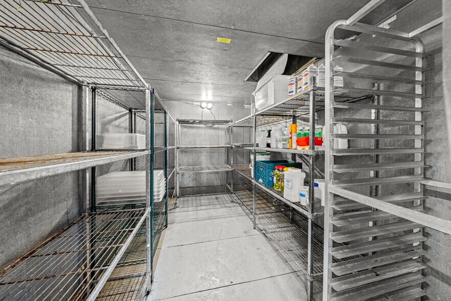 More Photos Of 701 E 2nd Ave, Durango Showroom For Lease