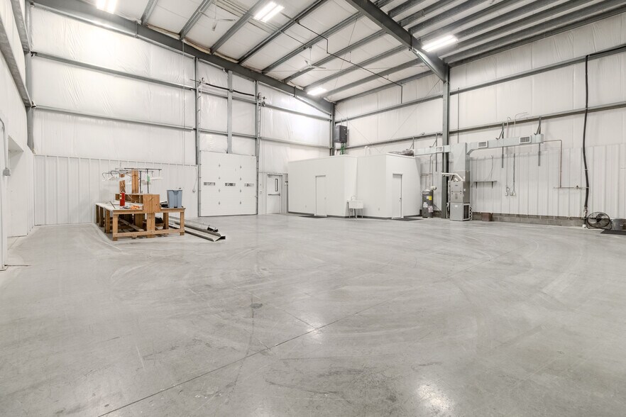 More Photos Of 5 B W Industrial, Washington Warehouse For Lease