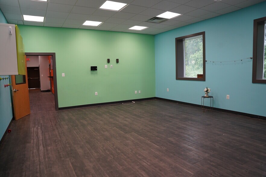 More Photos Of 7595 Martinsburg Pike, Shepherdstown Office For Sale