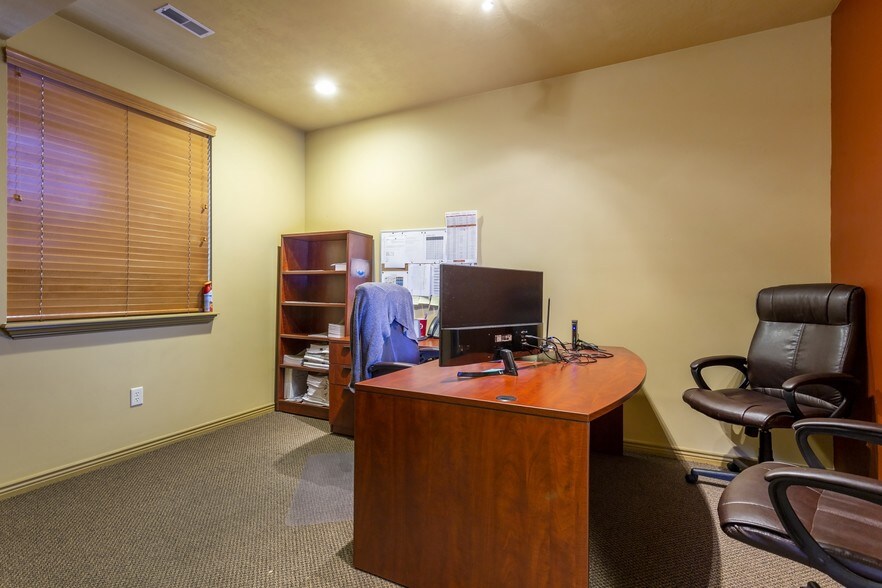 More Photos Of 9140 S State St, Sandy Office For Lease