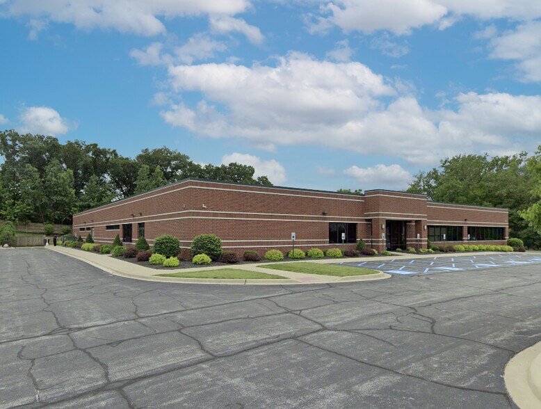 More Photos Of 211 W Ridge Rd, Griffith Office For Lease