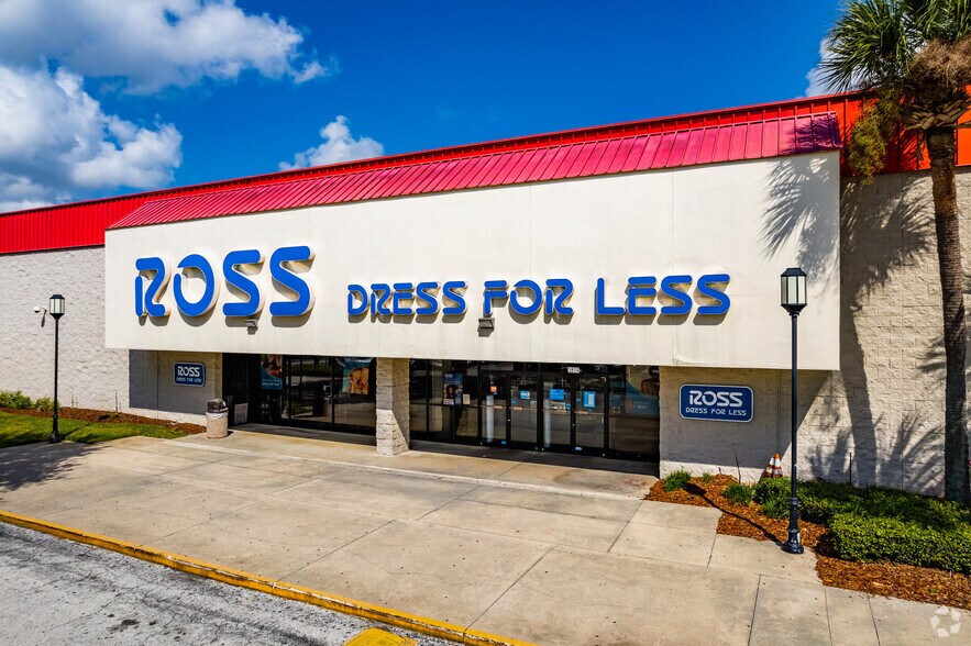More Photos Of 3831-4081 W Vine St, Kissimmee Department Store For Lease