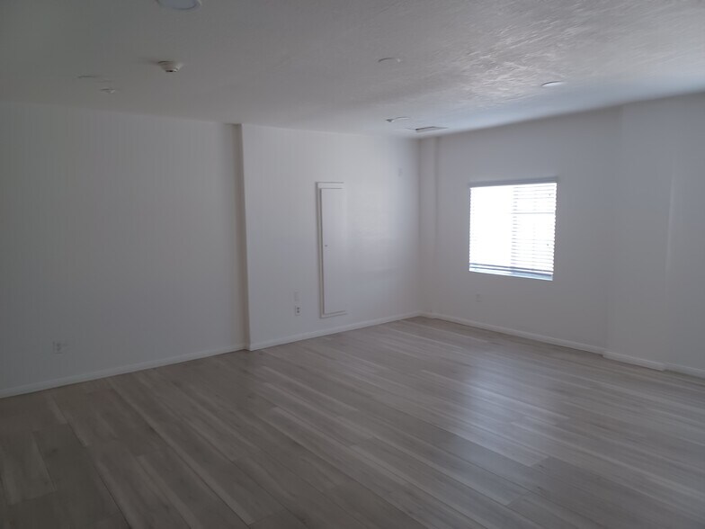 More Photos Of 13943 Trigger Ln, Victorville Healthcare For Sale