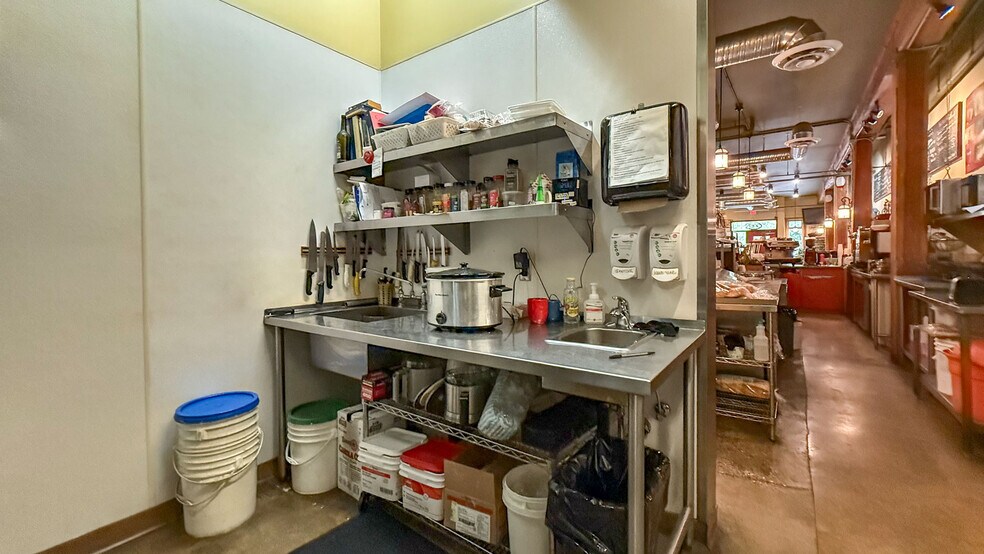 More Photos Of 1357 Ellis St, Kelowna Office For Sale