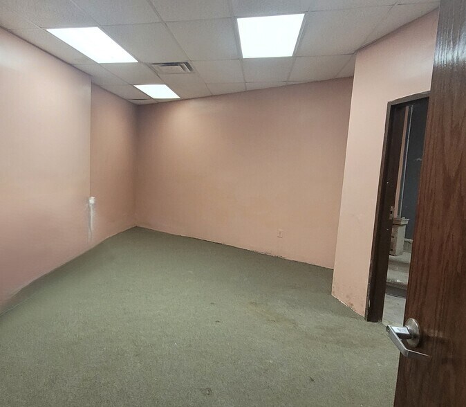 More Photos Of 16022 Grand River Ave, Detroit General Retail For Sale