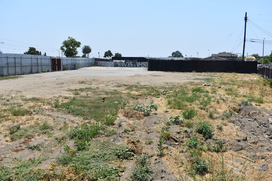 More Photos Of 1693-1699 E 109th St, Los Angeles Land For Sale