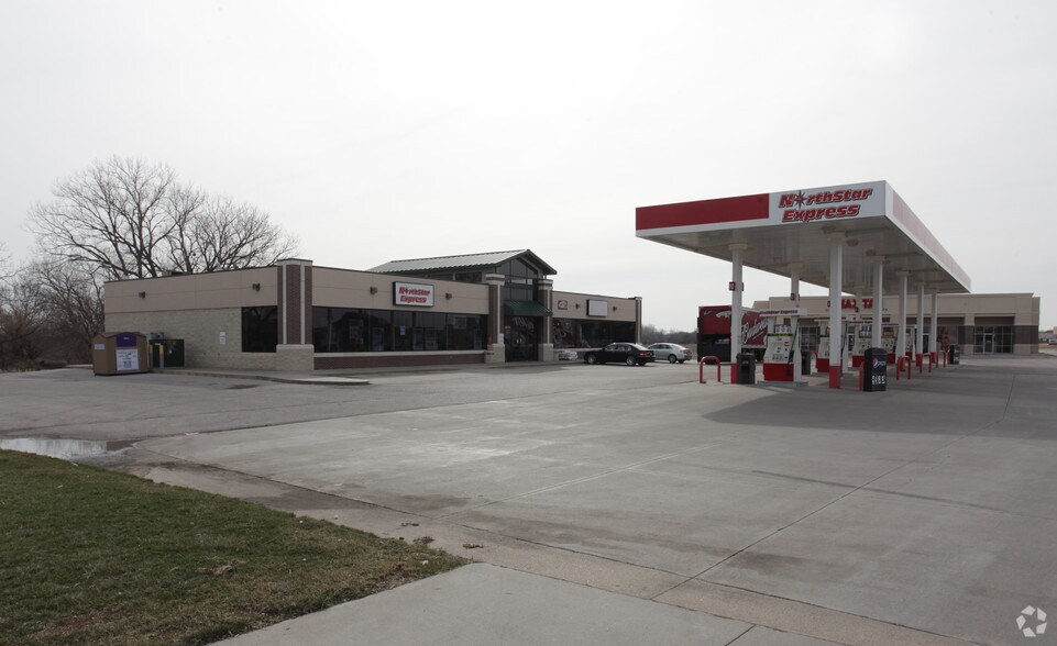 More Photos Of 5700 N 33rd Cir, Lincoln Service Station For Sale