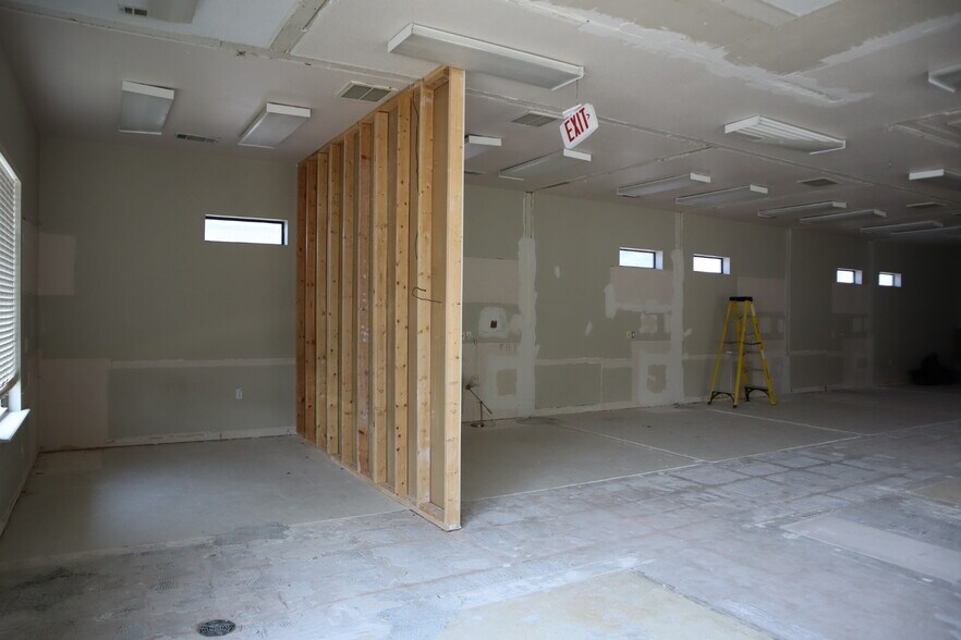 More Photos Of 1700 Ranch Road 620 S, Lakeway Storefront Retail Office For Sale
