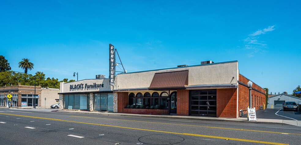 More Photos Of 321 W Chapman Ave, Orange Office For Lease