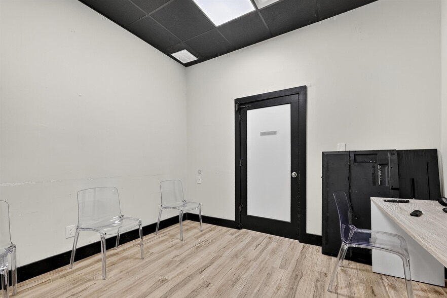 More Photos Of 297 Margaret King Ave, Ringwood Warehouse For Sale