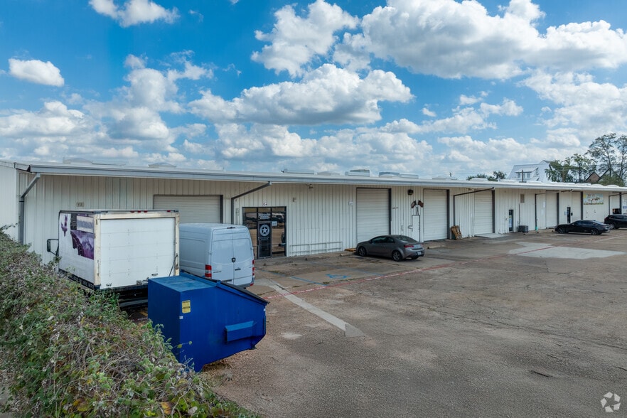 More Photos Of 1800 Sherwood Forest St, Houston Warehouse For Lease