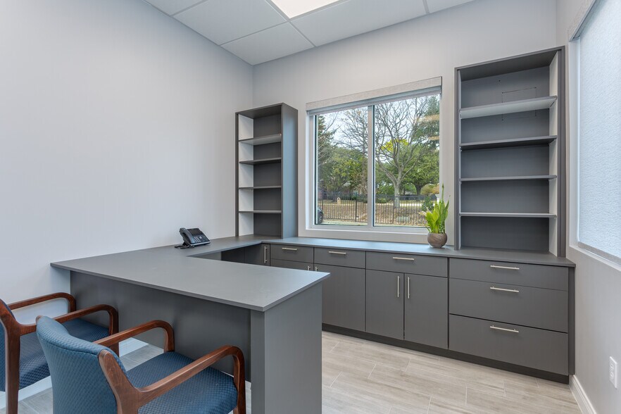 More Photos Of 2041 Morriss Rd, Flower Mound Medical For Lease