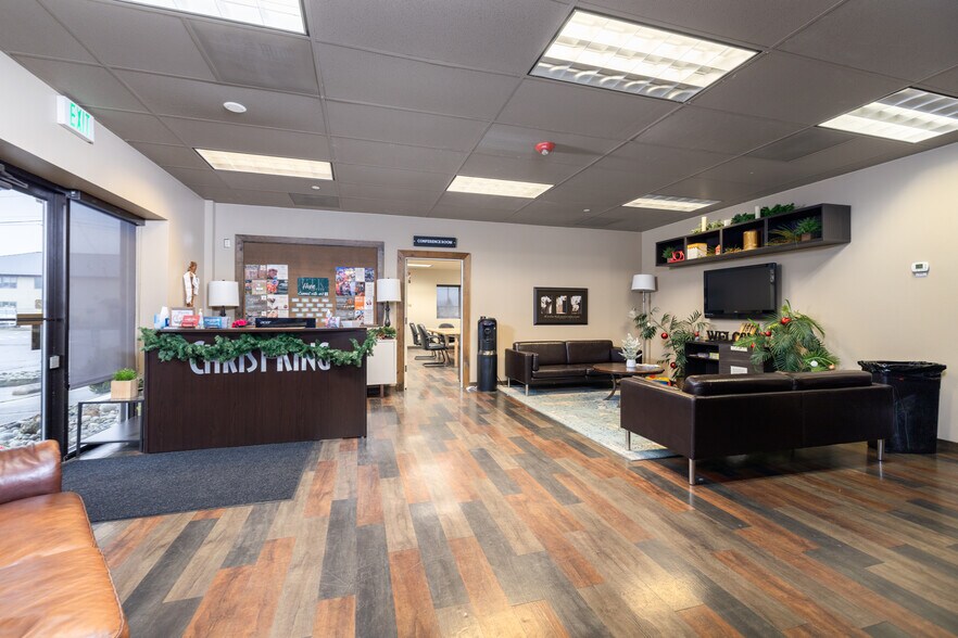 More Photos Of 1000 Fountain St, Burlington Industrial For Lease