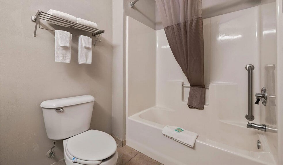 More Photos Of 1738 Comfort Dr, Tomahawk Hotel For Sale