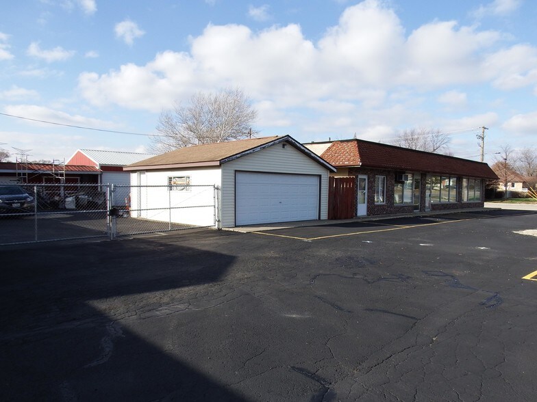 Primary Photo Of 23934 State Route 53, Elwood Freestanding For Sale