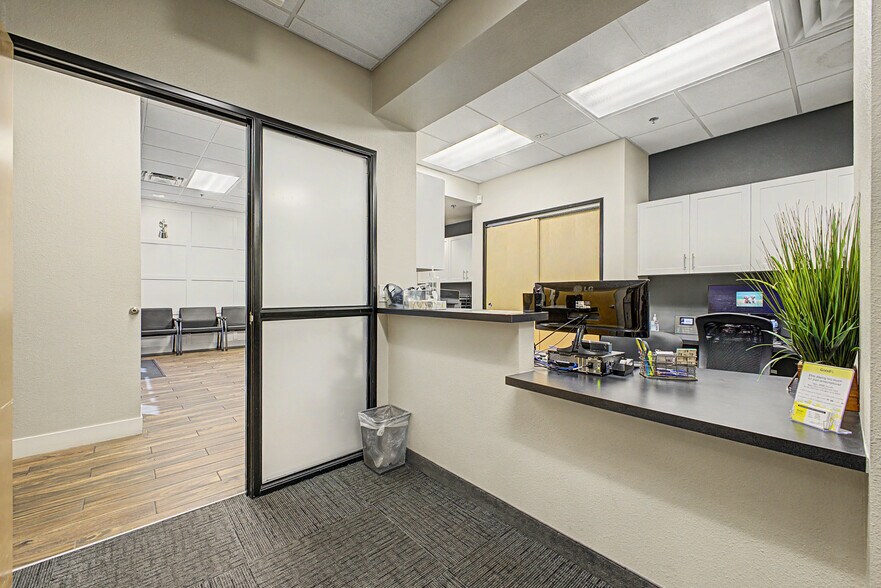 More Photos Of 6262 E Broadway Rd, Mesa Medical For Lease