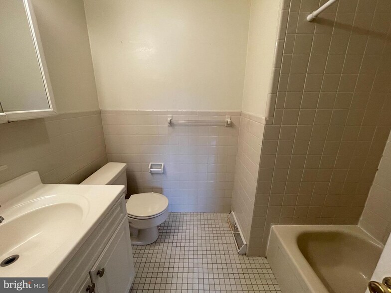 More Photos Of 1071 E Landis Ave, Vineland Medical For Sale