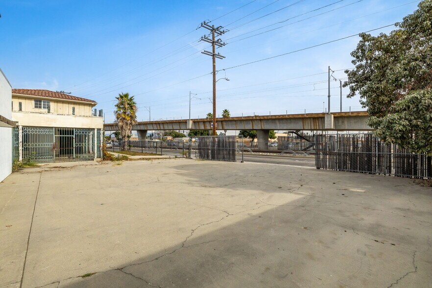 More Photos Of 915 N Willowbrook Ave, Compton Warehouse For Sale