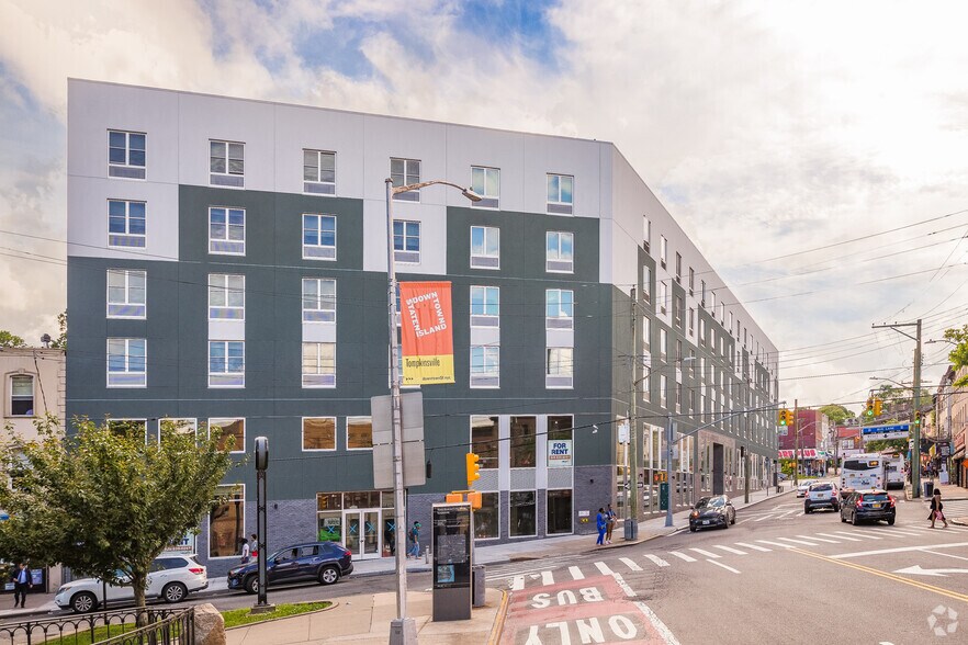 More Photos Of 38 Victory Blvd, Staten Island Office For Lease