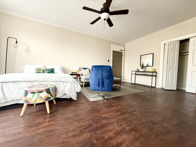 More Photos Of 6731 S Jeffery Blvd, Chicago Apartments For Sale