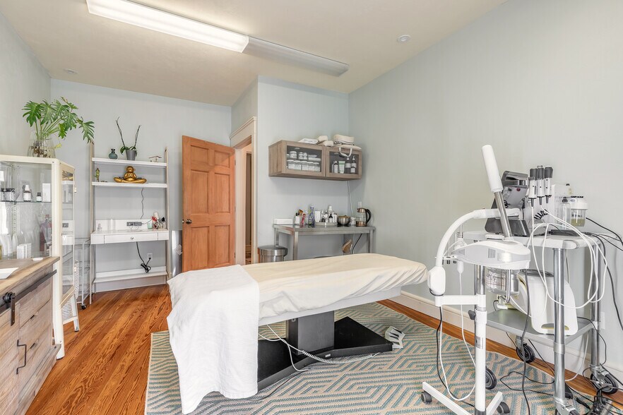 More Photos Of 1112 Riverside Dr, Holly Hill Storefront Retail Office For Sale