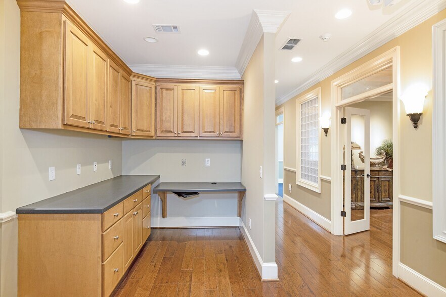 More Photos Of 3535 Roswell Rd, Marietta Office Residential For Lease