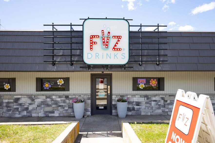 More Photos Of 104 S Main St, Centerville Restaurant For Sale