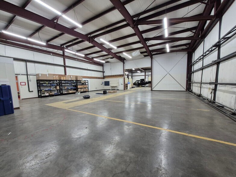 More Photos Of 15426 Airport Dr, Burlington Airplane Hangar For Lease