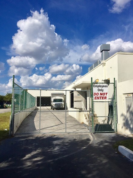 More Photos Of 14150 SW 119th Ave, Miami Manufacturing For Lease